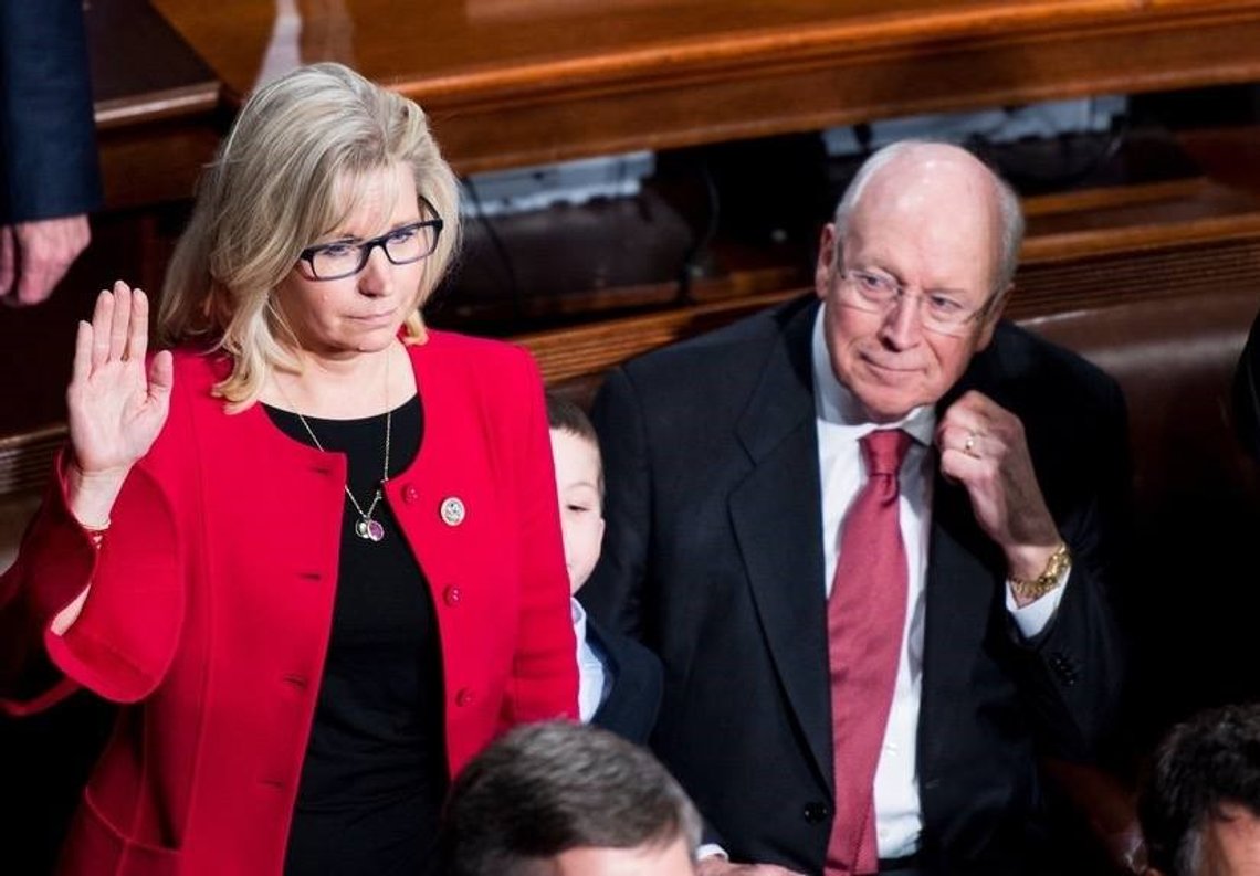 Dick Cheney deltar på datteren Liz' seremonielle ed i Kongressen i januar 2017. Foto: Wikimedia Commons. Dick Cheney deltar på datteren Liz' seremonielle ed i Kongressen i januar 2017. Foto: Wikimedia Commons.