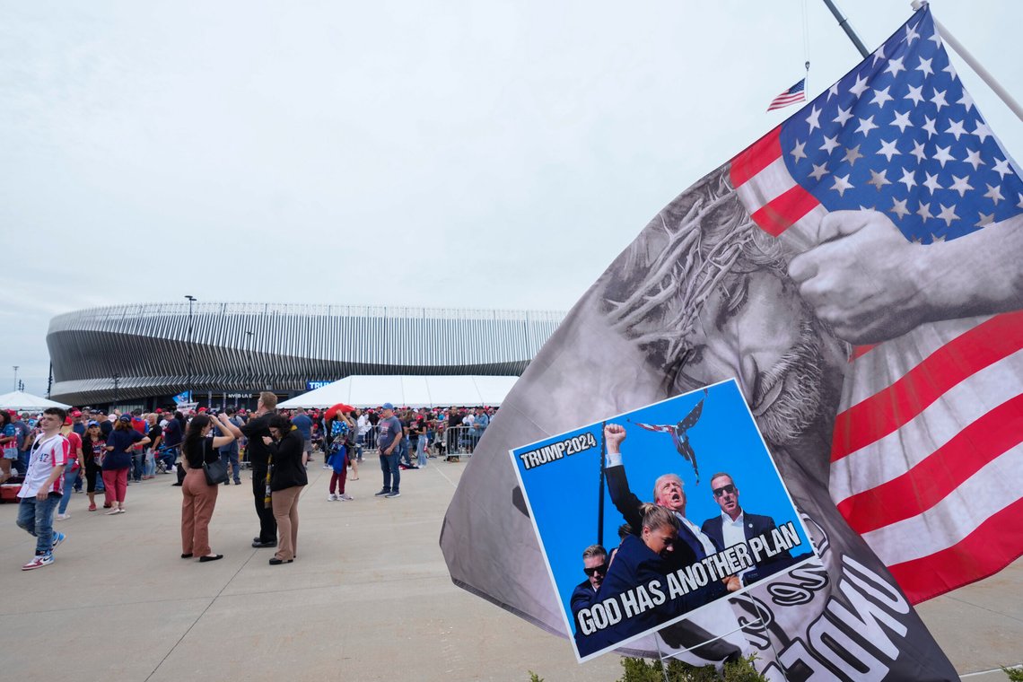 People arrive at Nassau Coliseum before the start of a rally featuring Republican presidential nominee former President Donald Trump, Wednesday, Sept. 18, 2024, in Uniondale, N.Y. (AP Photo/Frank Franklin II) People arrive at Nassau Coliseum before the start of a rally featuring Republican presidential nominee former President Donald Trump, Wednesday, Sept. 18, 2024, in Uniondale, N.Y. (AP Photo/Frank Franklin II)