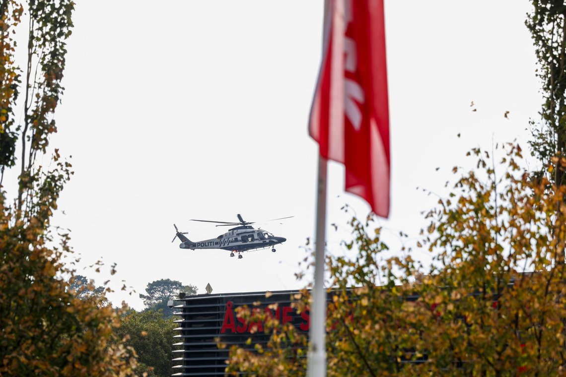 Politiets bombegruppe er på plass etter at et Nav-kontor skal ha mottatt en bombetrussel mandag. Foto: Silje Katrine Robinson / NTB Politiets bombegruppe er på plass etter at et Nav-kontor skal ha mottatt en bombetrussel mandag. Foto: Silje Katrine Robinson / NTB