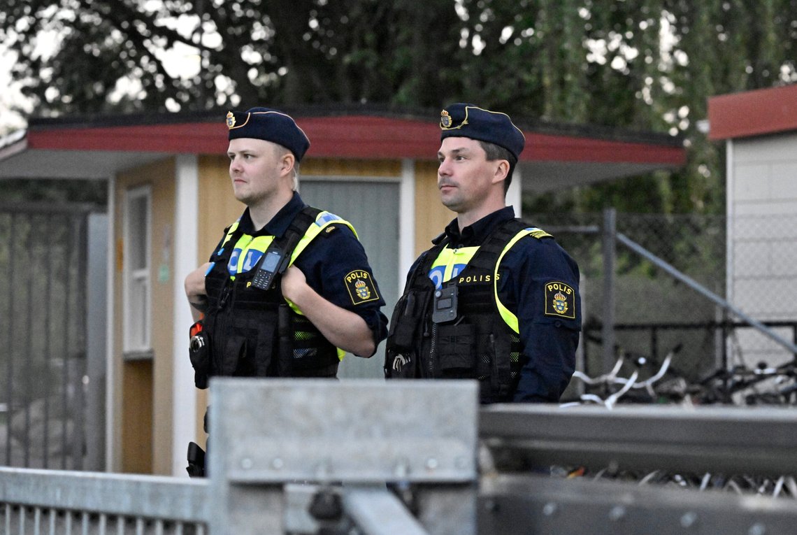 MALMÖ, SVERIGE 20240919
Polis på plats på Malmö IP inför torsdagens damallsvenska fotbollsmatch mellan FC Rosengård och Växjö DFF. En Rosengård-spelare som blivit hotad vid två tillfällen tidigare har utsatts för ett nytt hot.
Foto: Johan Nilsson / TT / Kod 50090 MALMÖ, SVERIGE 20240919
Polis på plats på Malmö IP inför torsdagens damallsvenska fotbollsmatch mellan FC Rosengård och Växjö DFF. En Rosengård-spelare som blivit hotad vid två tillfällen tidigare har utsatts för ett nytt hot.
Foto: Johan Nilsson / TT / Kod 50090