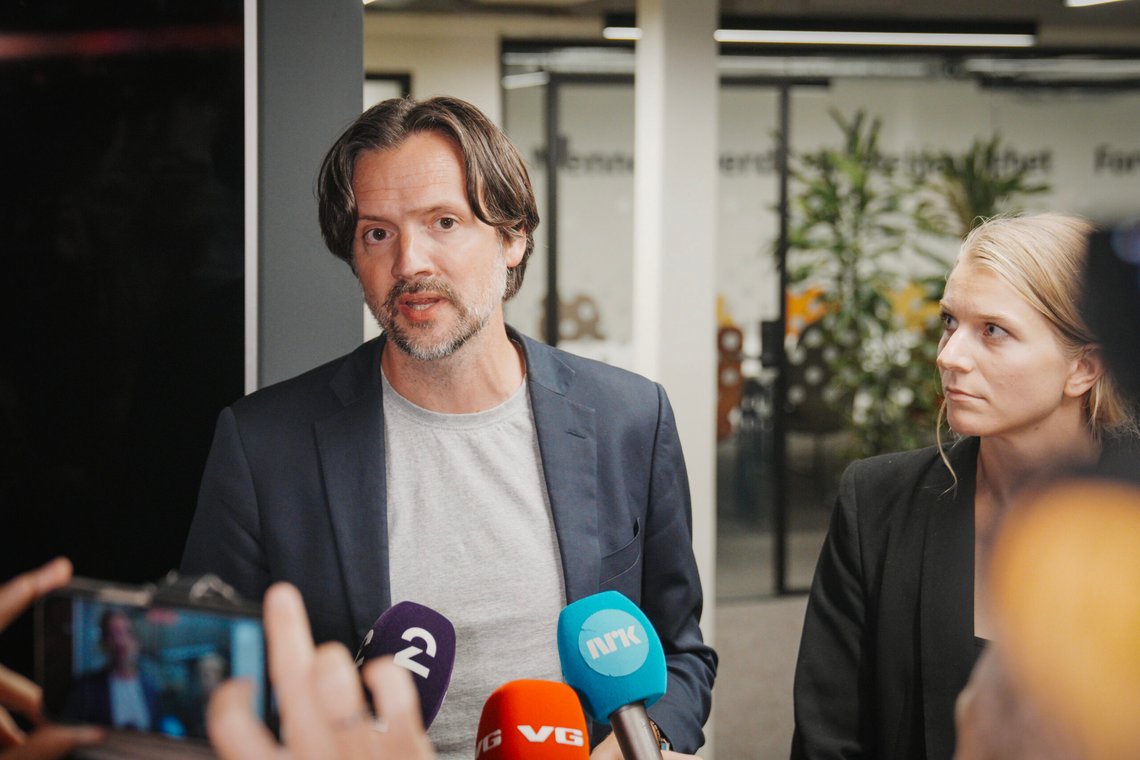 Oslo 20240822.
KrFs nestledere Dag-Inge Ulstein og Ida Lindtveit Røse møter pressen etter krisemøtet i KrFs sentralstyre torsdag kveld. Bakgrunnen for sentralstyremøtet er at tre ansatte i KrF skal ha sendt et skriftlig varsel der de blant annet anklager partileder Olaug Bollestad for å ha en kritikkverdig lederstil.
Foto: Stian Lysberg Solum / NTB Oslo 20240822.
KrFs nestledere Dag-Inge Ulstein og Ida Lindtveit Røse møter pressen etter krisemøtet i KrFs sentralstyre torsdag kveld. Bakgrunnen for sentralstyremøtet er at tre ansatte i KrF skal ha sendt et skriftlig varsel der de blant annet anklager partileder Olaug Bollestad for å ha en kritikkverdig lederstil.
Foto: Stian Lysberg Solum / NTB