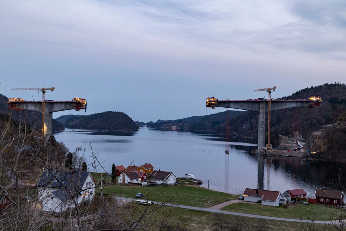 Fra byggingen av den nye broen.
Foto: Tor Erik Schrøder / NTB Fra byggingen av den nye broen.
Foto: Tor Erik Schrøder / NTB