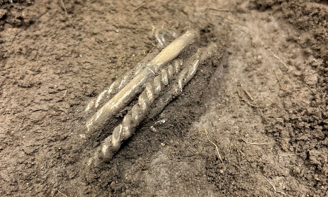 Norge, Årdal 20240910.
Arkeologer har funnet skatt som vikinger skal ha gravd ned og gjemt i en fjellskrent i Årdal i Hjelmeland kommune.
Foto: Anniken Celine Berger / Arkeologisk museum / Universitetet i Stavanger / NTB Norge, Årdal 20240910.
Arkeologer har funnet skatt som vikinger skal ha gravd ned og gjemt i en fjellskrent i Årdal i Hjelmeland kommune.
Foto: Anniken Celine Berger / Arkeologisk museum / Universitetet i Stavanger / NTB