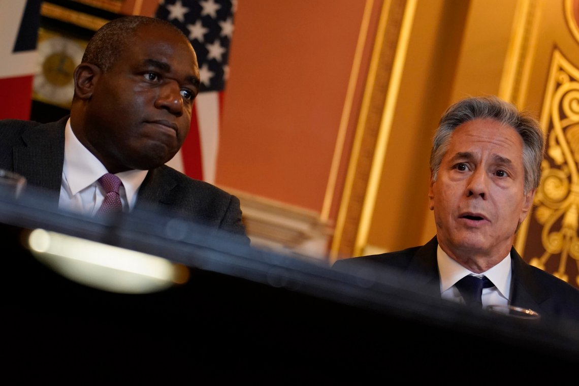 USAs utenriksminister Antony Blinken møtte sin «Brother in Arms», den britiske utenriksministeren,David Lammy, tirsdag ettermiddag i London. Foto: Alberto Pezzali / AP / NTB USAs utenriksminister Antony Blinken møtte sin «Brother in Arms», den britiske utenriksministeren,David Lammy, tirsdag ettermiddag i London. Foto: Alberto Pezzali / AP / NTB