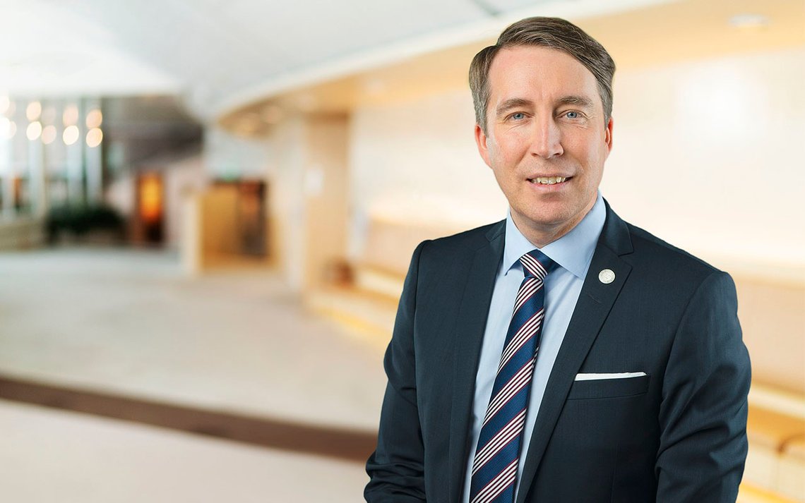 Richard Jomshof er utdannet lærer, men har opplevd å bli nektet undervisningsstillinger på grunn av sine politiske holdninger. Utenfor politikken er han musiker og tidligere medlem av synthpopgruppen Elegant Machinery. Foto: Landstingshuset CC BY-SA 4.0 Richard Jomshof er utdannet lærer, men har opplevd å bli nektet undervisningsstillinger på grunn av sine politiske holdninger. Utenfor politikken er han musiker og tidligere medlem av synthpopgruppen Elegant Machinery. Foto: Landstingshuset CC BY-SA 4.0