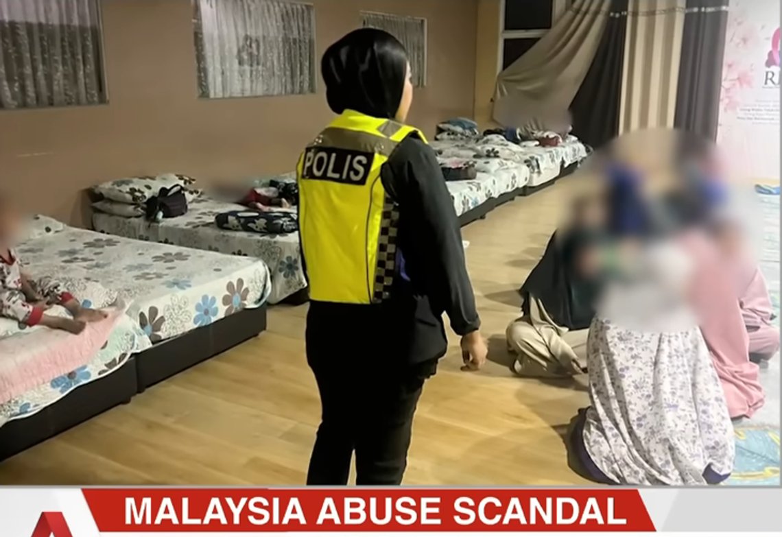 Skjermbilde fra YouTube. CNA News. CEO of Malaysian firm linked to child abuse at welfare homes arrested in police raid Skjermbilde fra YouTube. CNA News. CEO of Malaysian firm linked to child abuse at welfare homes arrested in police raid
