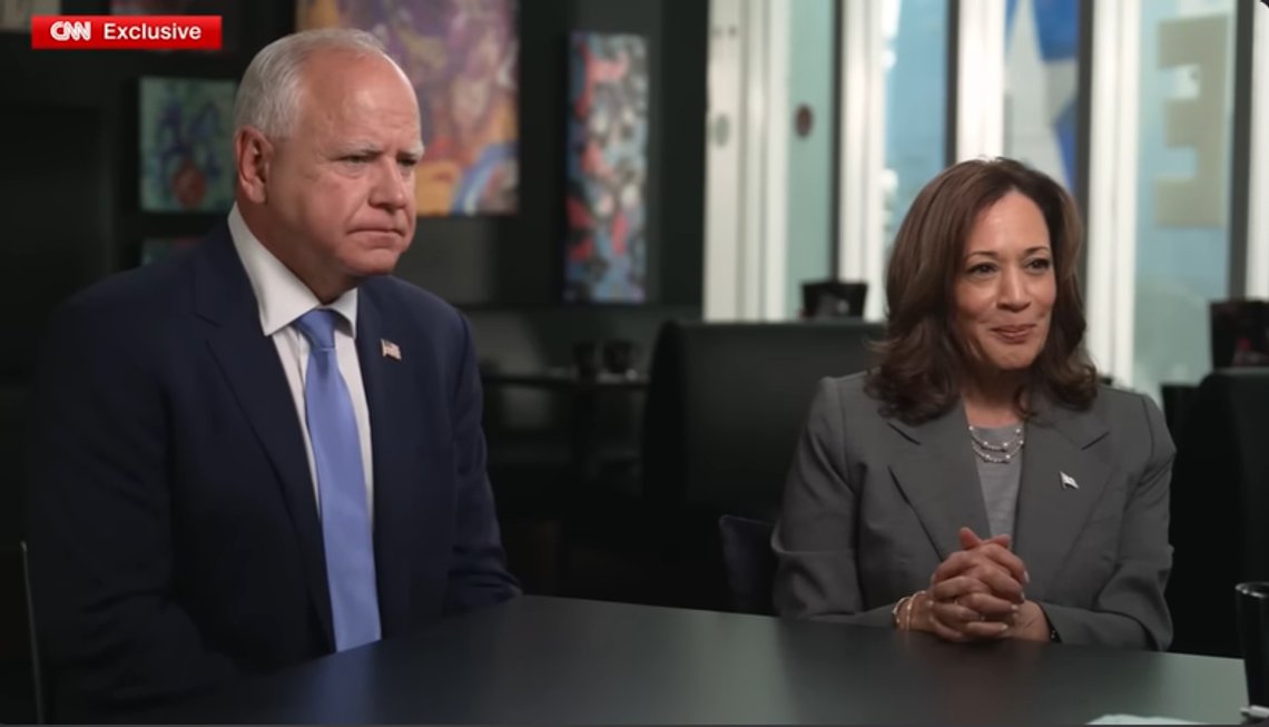Kamala Harris fremstår ynkelig og liten, selv mot sin egen visepresidentkandidat, den radikale Tim Walz som vil ha tamponger på guttetoalettene. Stillbilde CNN Kamala Harris fremstår ynkelig og liten, selv mot sin egen visepresidentkandidat, den radikale Tim Walz som vil ha tamponger på guttetoalettene. Stillbilde CNN