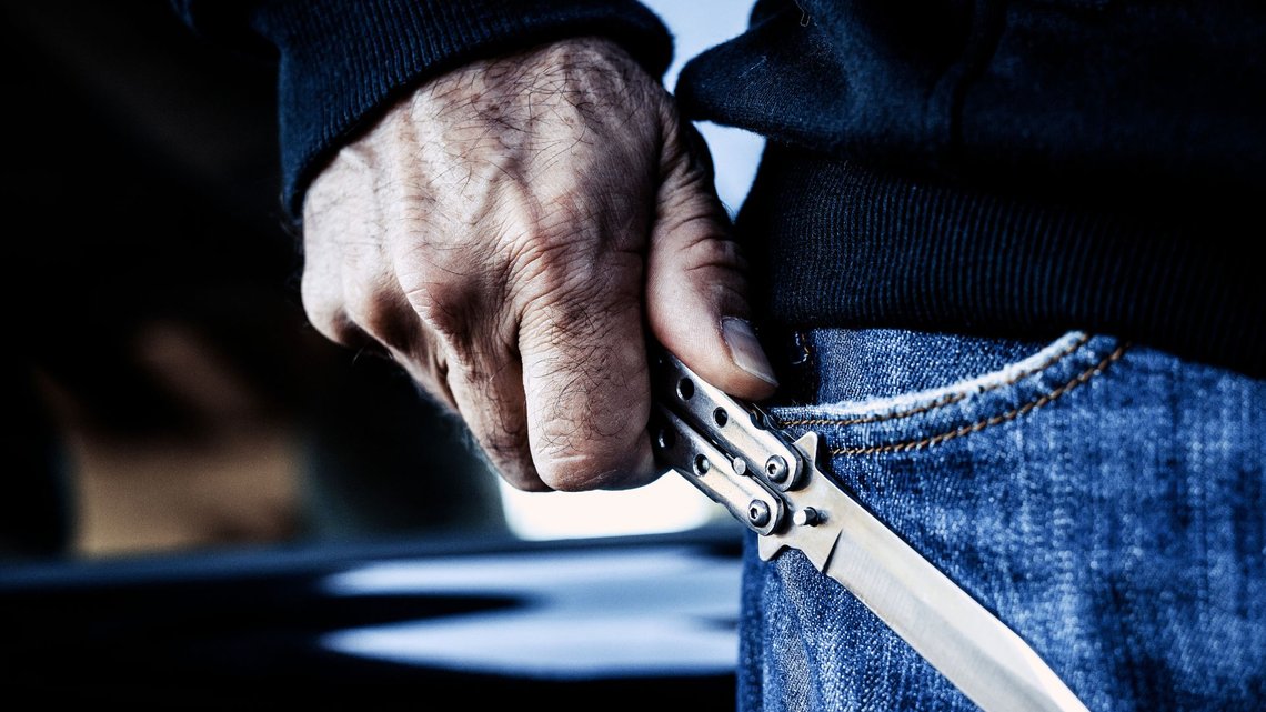 KNIVMANN: Det grufulle overfallet med kniv midt på dagen sentralt i Oslo, førte til alvorlige skader på den andre mannen. Foto: Illustrasjon KNIVMANN: Det grufulle overfallet med kniv midt på dagen sentralt i Oslo, førte til alvorlige skader på den andre mannen. Foto: Illustrasjon