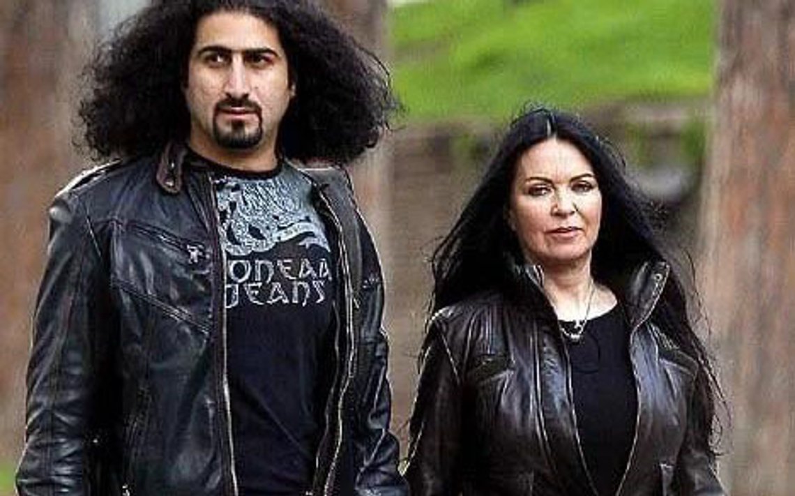 Omar bin Laden med sin mer enn tyve år eldre kone, Jane Felix-Browne. Foto fra Twitter/X Omar bin Laden med sin mer enn tyve år eldre kone, Jane Felix-Browne. Foto fra Twitter/X