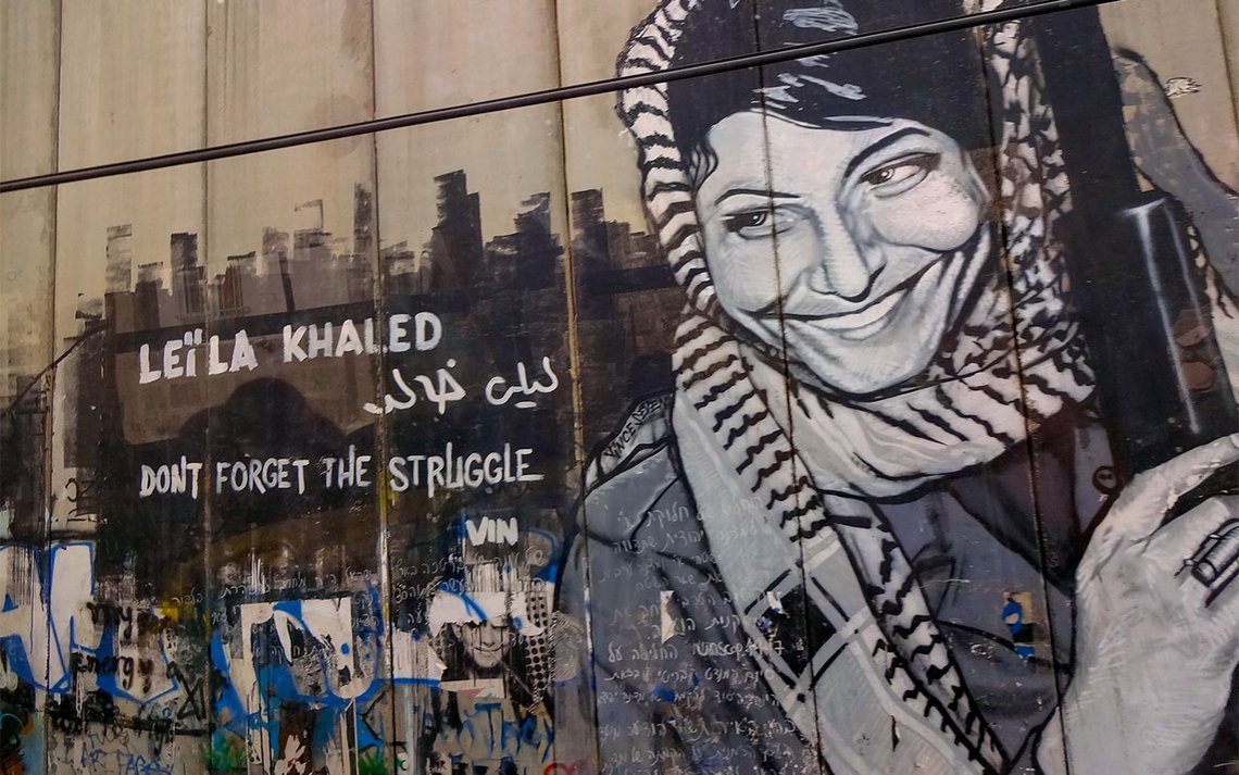 Leila Khaled-graffiti i Betlehem. Foto: Bluewind CC BY-SA 3.0 Leila Khaled-graffiti i Betlehem. Foto: Bluewind CC BY-SA 3.0
