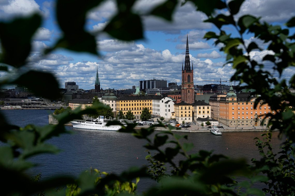 Bildet viser rådhuset i Stockhol, hovedstaden i en nasjon i selvpåført fritt fall. Foto: Pavel Golovkin / AP / NTB Bildet viser rådhuset i Stockhol, hovedstaden i en nasjon i selvpåført fritt fall. Foto: Pavel Golovkin / AP / NTB