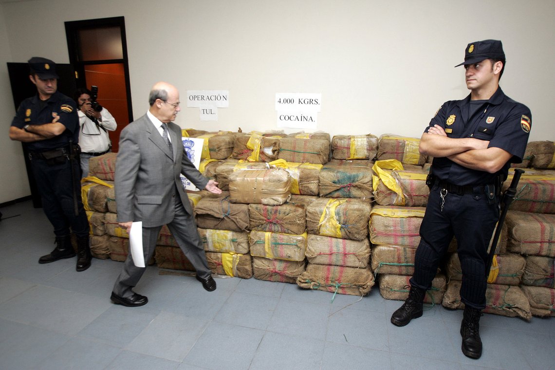 Canary Islands government delagete Jose Segura, center inspects sacks of siezed cocaine in Las Palmas de Gran Canaria, Tuesday May 31, 2005. Spanish police seized five tons of cocaine aboard a fishing boat and arrested 11 people in the culmination of a two-year probe. The drugs, which were confiscated Friday from an unnamed vessel on the high seas had an estimated street value of 150 million (US$ 190 million). The detainees are of Spanish, Colombian and British nationality. (AP Photo/ EFE, Angel Medina) ** LATIN AMERICA, CARIBBEAN AND SPAIN OUT ** Canary Islands government delagete Jose Segura, center inspects sacks of siezed cocaine in Las Palmas de Gran Canaria, Tuesday May 31, 2005. Spanish police seized five tons of cocaine aboard a fishing boat and arrested 11 people in the culmination of a two-year probe. The drugs, which were confiscated Friday from an unnamed vessel on the high seas had an estimated street value of 150 million (US$ 190 million). The detainees are of Spanish, Colombian and British nationality. (AP Photo/ EFE, Angel Medina) ** LATIN AMERICA, CARIBBEAN AND SPAIN OUT **
