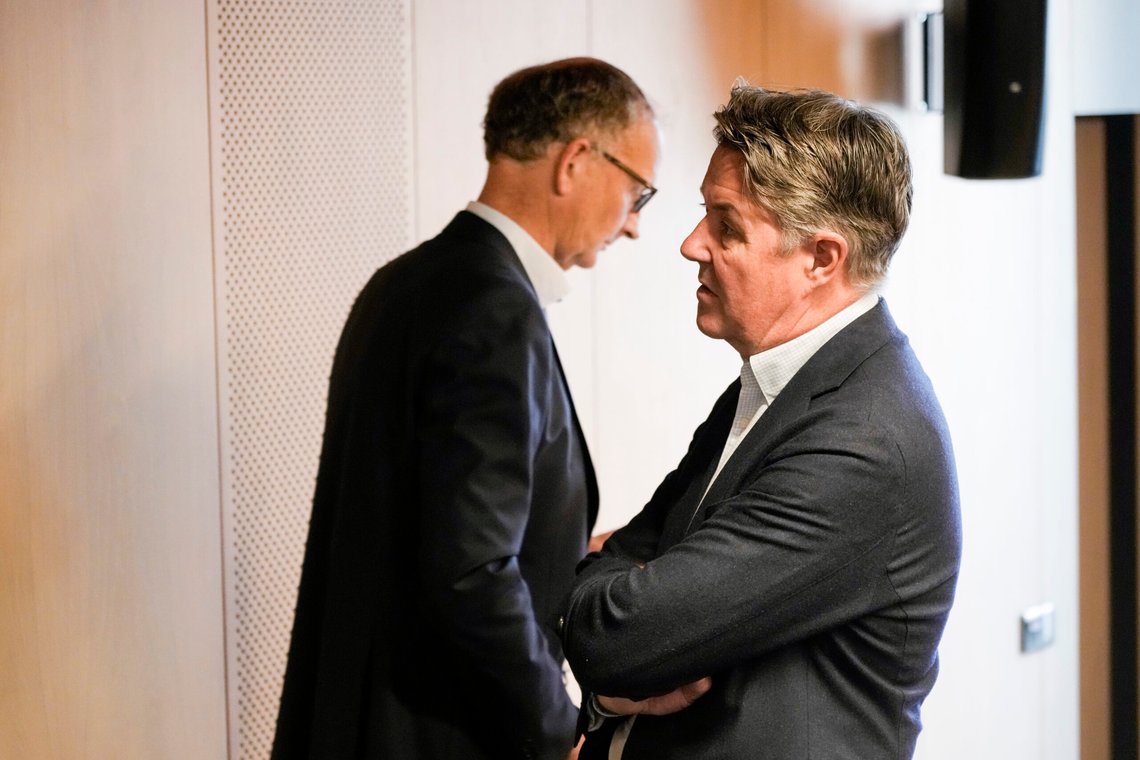 Oslo 20240712.
Konsernsjef Geir Karlsen og finansdirektør Hans-Jørgen Wibstad under presentasjon en av Norwegian resultater 2.kvartal
Foto: Terje Bendiksby / NTB Oslo 20240712.
Konsernsjef Geir Karlsen og finansdirektør Hans-Jørgen Wibstad under presentasjon en av Norwegian resultater 2.kvartal
Foto: Terje Bendiksby / NTB