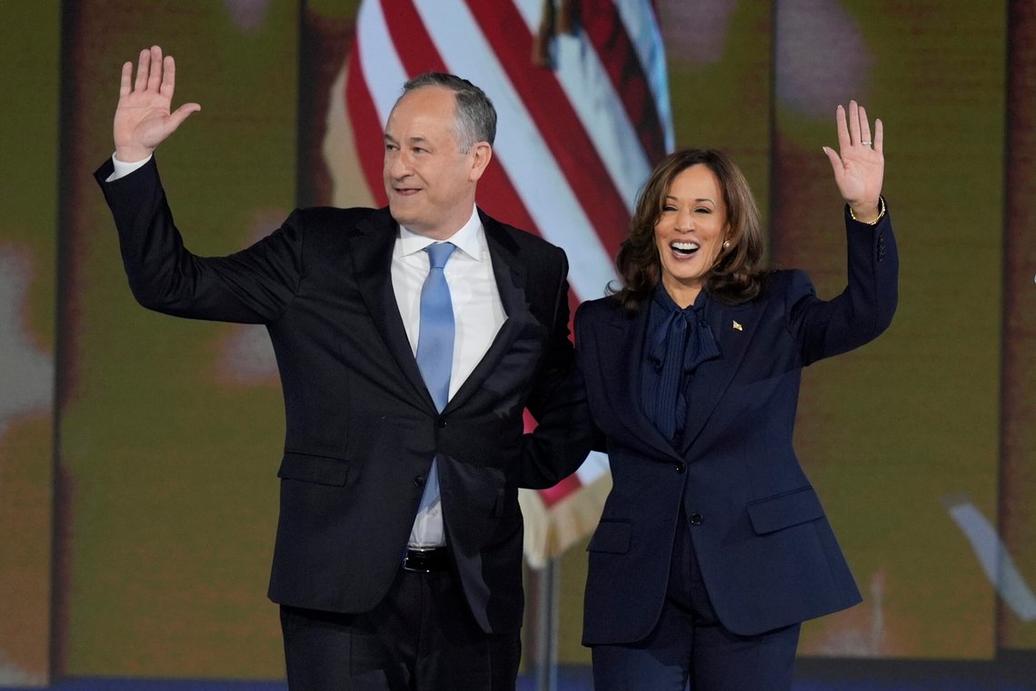 ANKLAGER: Ektemannen til Kamala Harris, Second Gentleman i USA, anklages for å ha slått en ekskjæreste hardt i ansiktet. (AP Photo/J. Scott Applewhite) ANKLAGER: Ektemannen til Kamala Harris, Second Gentleman i USA, anklages for å ha slått en ekskjæreste hardt i ansiktet. (AP Photo/J. Scott Applewhite)