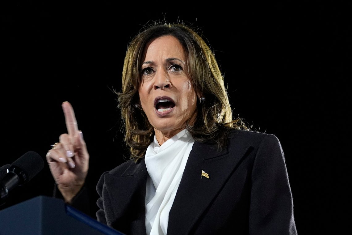 Demokratenes visepresidentkandidat Kamala Harris taler under et kampanjearrangement på Ellipse nær Det hvite hus i Washington, tirsdag 29. oktober 2024. Foto: AP/Jacquelyn MartinNTB Demokratenes visepresidentkandidat Kamala Harris taler under et kampanjearrangement på Ellipse nær Det hvite hus i Washington, tirsdag 29. oktober 2024. Foto: AP/Jacquelyn MartinNTB