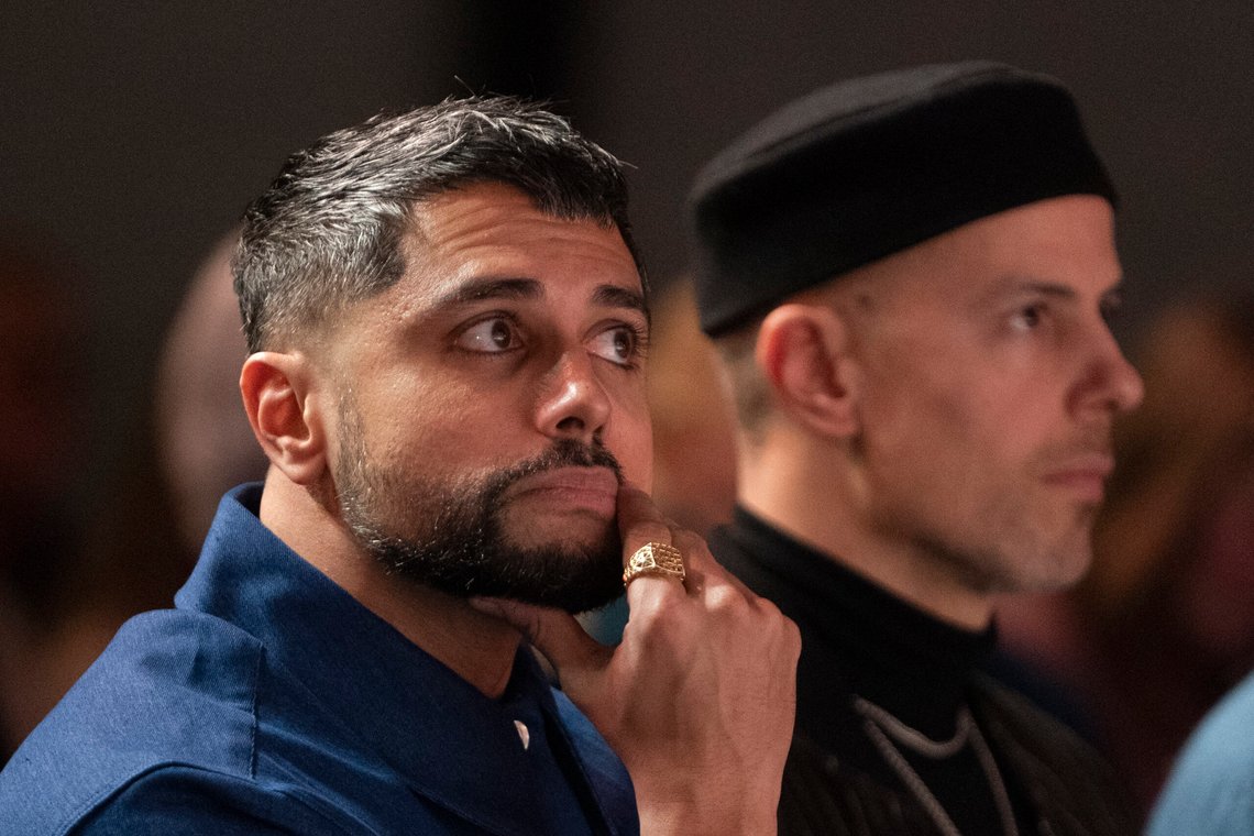 Oslo 20231201.
Karpe med Magdi Omar Ytreeide Abdelmaguid t.h. og Chirag Rashmikant Patel mottar Røde Kors-prisen.
Foto: Terje Pedersen / NTB Oslo 20231201.
Karpe med Magdi Omar Ytreeide Abdelmaguid t.h. og Chirag Rashmikant Patel mottar Røde Kors-prisen.
Foto: Terje Pedersen / NTB