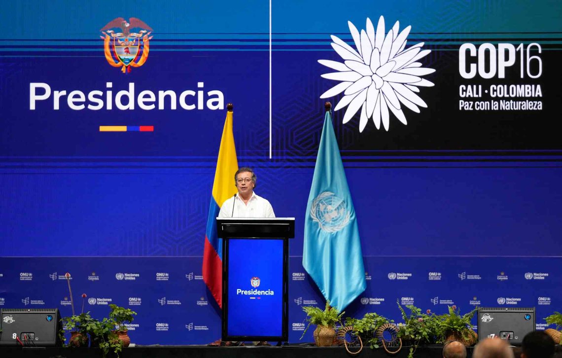 Colombias president Gustavo Petro holder en tale under åpningsseremonien av COP16, FN-konferansen om biologisk mangfold, i Cali, Colombia. (Foto: Fernando Vergara/AP) Colombias president Gustavo Petro holder en tale under åpningsseremonien av COP16, FN-konferansen om biologisk mangfold, i Cali, Colombia. (Foto: Fernando Vergara/AP)