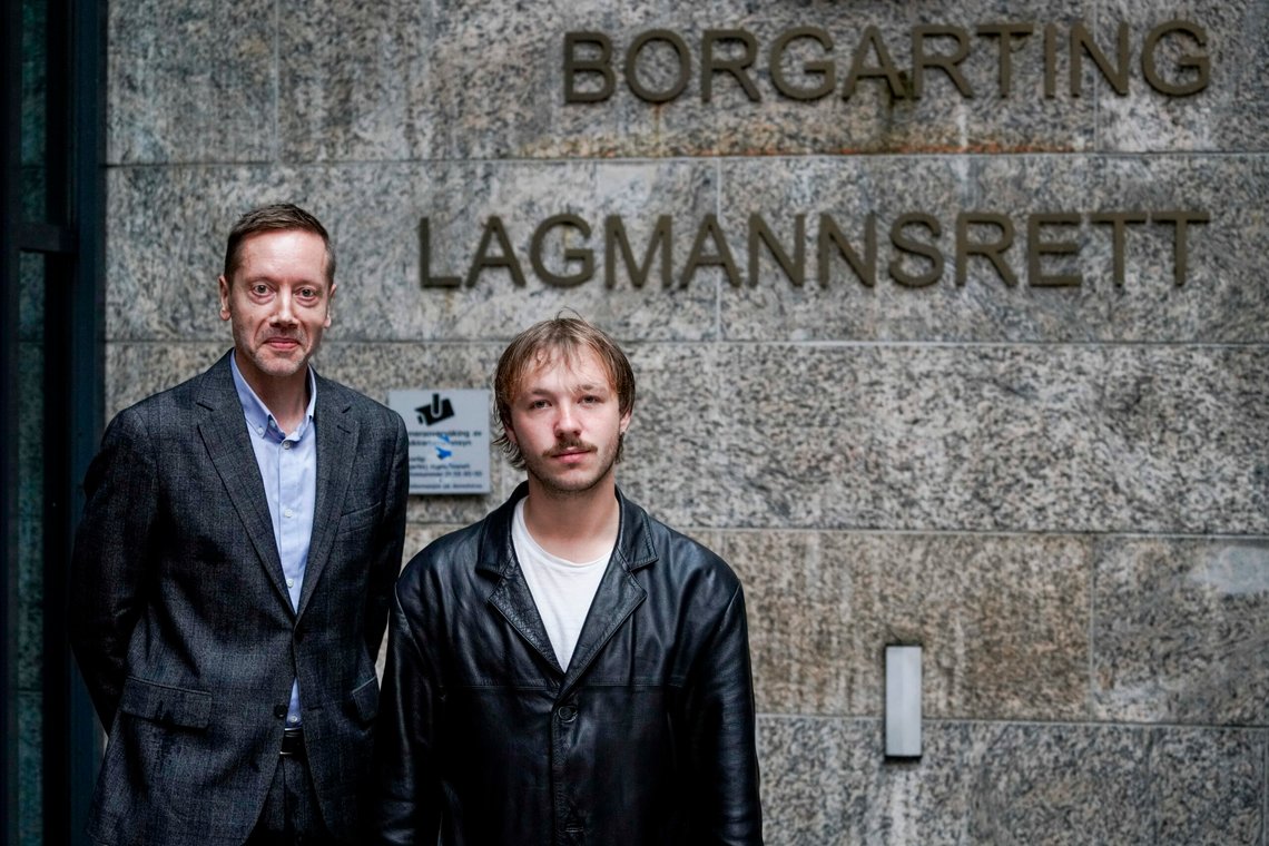 Leder Frode Pleym i Greenpeace (t.v.) og leder Gytis Blaževičius i Natur og Ungdom utenfor Borgarting lagmannsrett på første rettsdag av klimasøksmålet.
Foto: Thomas Fure / NTB Leder Frode Pleym i Greenpeace (t.v.) og leder Gytis Blaževičius i Natur og Ungdom utenfor Borgarting lagmannsrett på første rettsdag av klimasøksmålet.
Foto: Thomas Fure / NTB