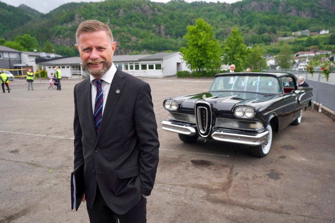 Moi i Lund 20240528.
Statsforvalter Bent Høie er klar til å ta imot kongefamilien. Kong Harald og dronning Sonja besøker Moi i Lund kommune i Rogaland i forbindelse med fylkesbesøkene til Agder og Rogaland 26-30 mai. Kongens bil er klargjort.
Foto: Lise Åserud / NTB Moi i Lund 20240528.
Statsforvalter Bent Høie er klar til å ta imot kongefamilien. Kong Harald og dronning Sonja besøker Moi i Lund kommune i Rogaland i forbindelse med fylkesbesøkene til Agder og Rogaland 26-30 mai. Kongens bil er klargjort.
Foto: Lise Åserud / NTB