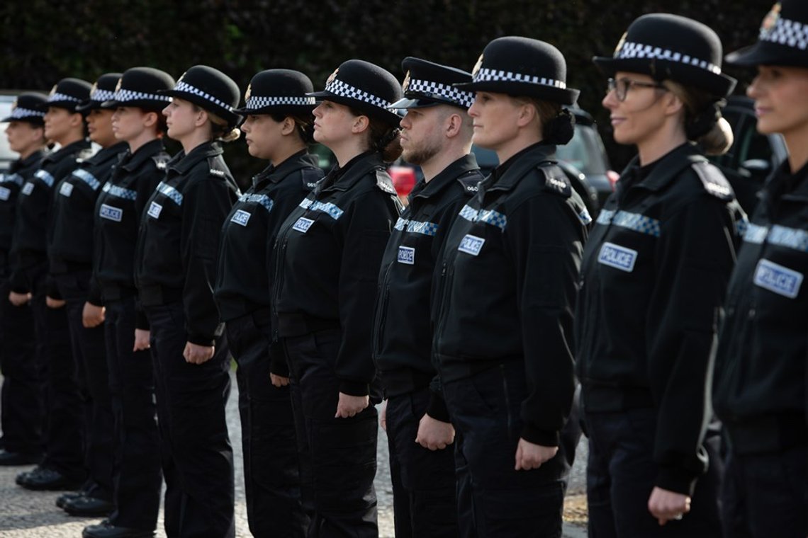 Greater Manchester Police utdanner nye rekrutter til såkalt deltidsoffiserer ved frontlinjen, mange av dem kvinner tydeligvis. De som er ute etter fulltidsstillinger blir bedt om å ikke sende inn søknad. Foto: Greater Manchester Police Greater Manchester Police utdanner nye rekrutter til såkalt deltidsoffiserer ved frontlinjen, mange av dem kvinner tydeligvis. De som er ute etter fulltidsstillinger blir bedt om å ikke sende inn søknad. Foto: Greater Manchester Police