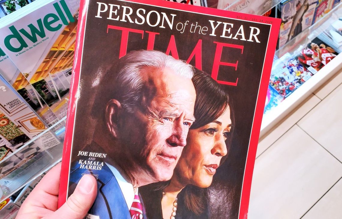 20. desember 2020: Time Magazine med Joe Biden og Kamala Harris på forsiden, som årets personer. Foto: Shutterstock av dennizn. 20. desember 2020: Time Magazine med Joe Biden og Kamala Harris på forsiden, som årets personer. Foto: Shutterstock av dennizn.