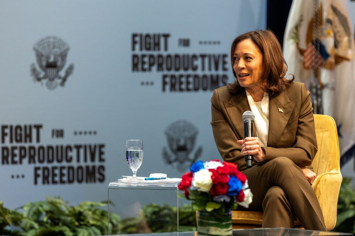 San Jose, California - 29. januar 2024: Visepresident Kamala Harris snakker om abort og reproduktive rettigheter på et valgkamparrangement. Foto: Shutterstock av Maxim Elramsisy. San Jose, California - 29. januar 2024: Visepresident Kamala Harris snakker om abort og reproduktive rettigheter på et valgkamparrangement. Foto: Shutterstock av Maxim Elramsisy.