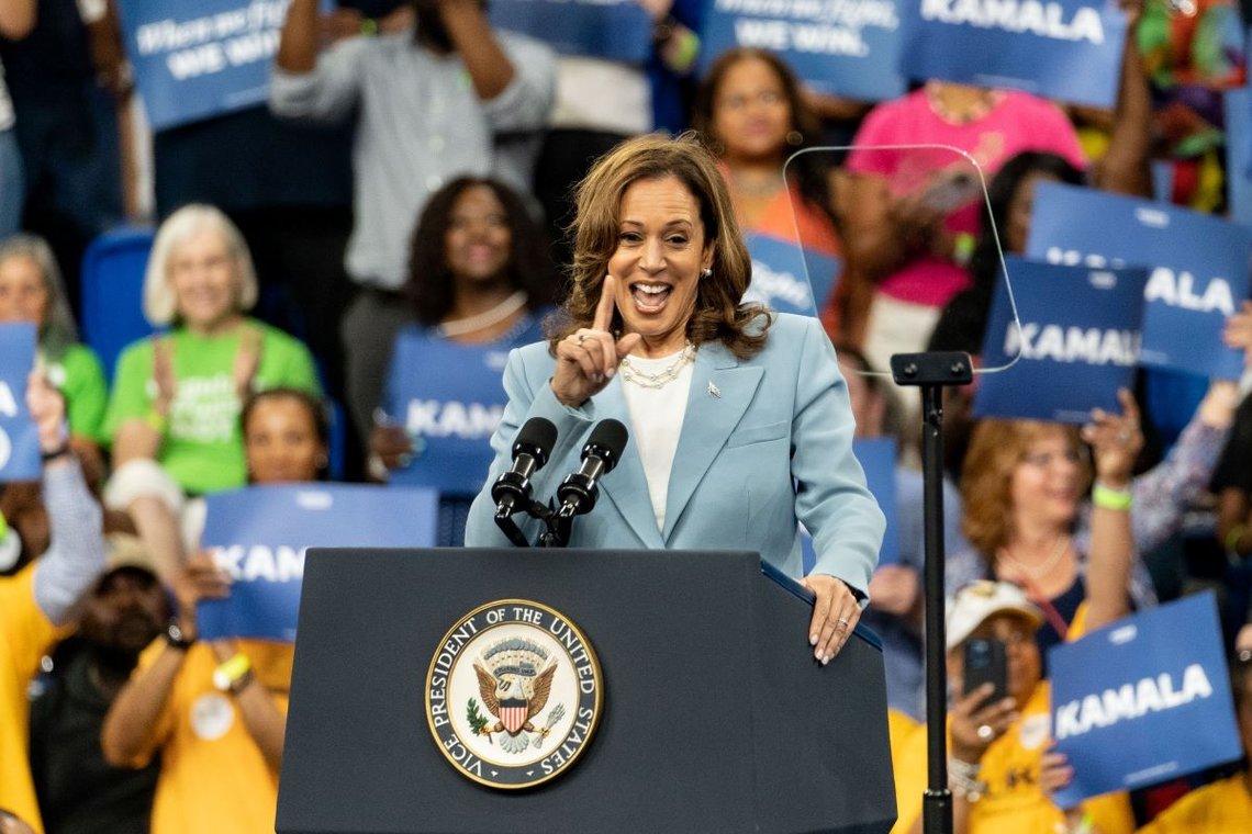 Kamala Harris, visepresident i USA, under valgkampen i Atlanta, USA, 30. juli 2024. Foto av Phil Mistry. Kilde: Shutterstock. Kamala Harris, visepresident i USA, under valgkampen i Atlanta, USA, 30. juli 2024. Foto av Phil Mistry. Kilde: Shutterstock.