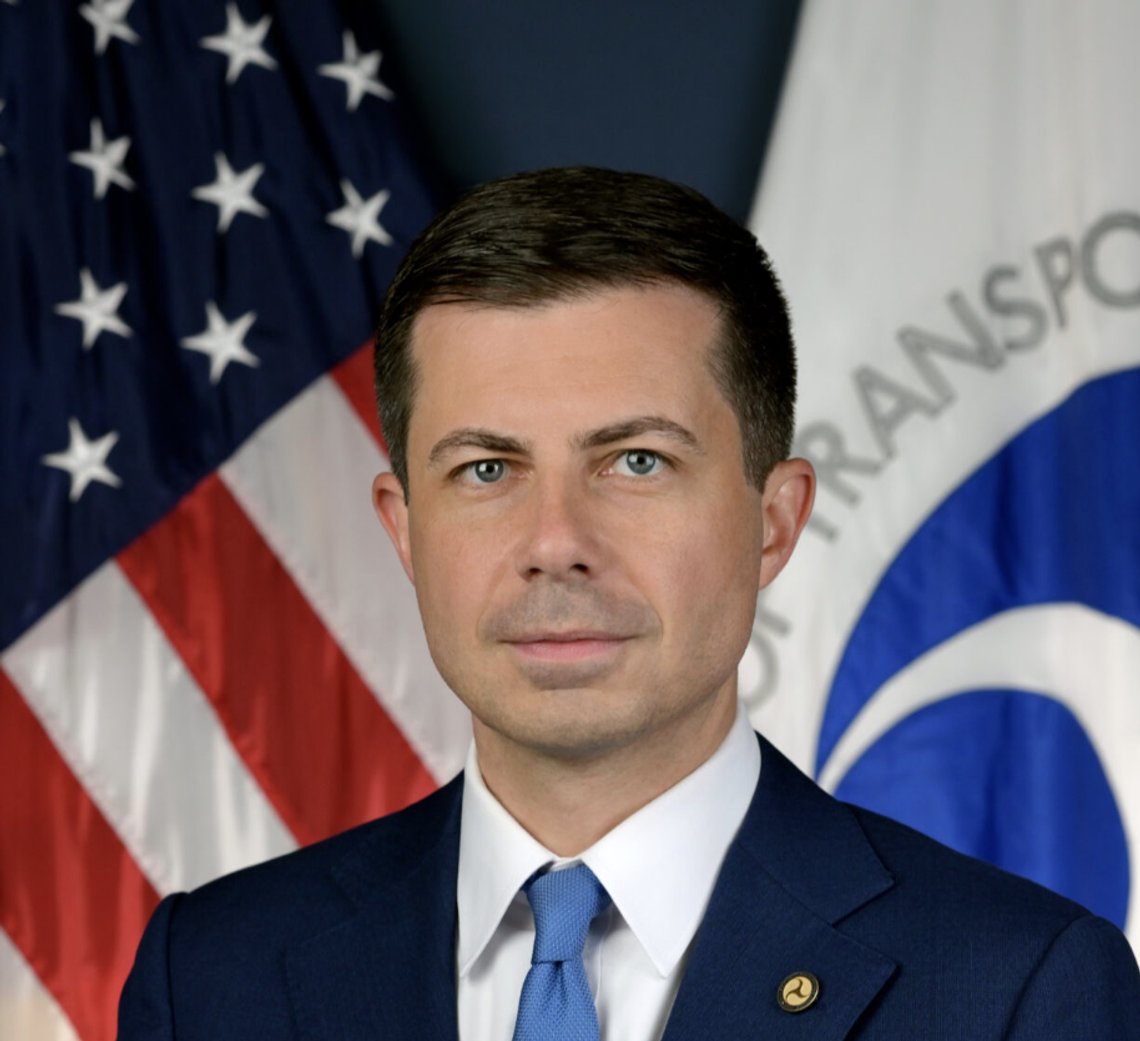 Transportminister Pete Buttigieg nekter sivile å bidra med droner i redningsarbeidet etter orkanen Helena. Foto: Wikipedia Transportminister Pete Buttigieg nekter sivile å bidra med droner i redningsarbeidet etter orkanen Helena. Foto: Wikipedia