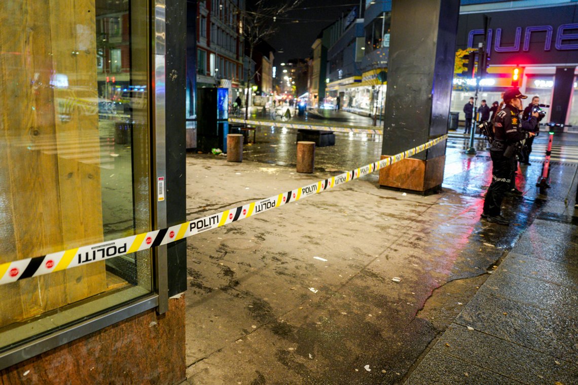 STIKKSKADER: Mannen ble funnet med stikkskader her kl. 1848 lørdag. I løpet av natten ble det opplyst at han døde av skadene. Foto: Javad Parsa / NTB STIKKSKADER: Mannen ble funnet med stikkskader her kl. 1848 lørdag. I løpet av natten ble det opplyst at han døde av skadene. Foto: Javad Parsa / NTB