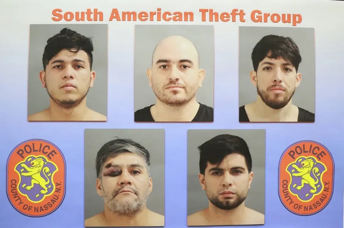 Bruna Paulo Bustos-Saaceddra (33), Johnathan Andre Beccera-Paez (33), Henry Yuri Fuentes-Sepulveda (37), Luis Mario Avendano-Tapia (47), Lebanan R. Daza-Gonzalez (22) og Leonardo Alberto Jara-Arias (52) ble identifisert som mistenkte for «SATG». Kilde: Nassau County Sheriff Department. Bruna Paulo Bustos-Saaceddra (33), Johnathan Andre Beccera-Paez (33), Henry Yuri Fuentes-Sepulveda (37), Luis Mario Avendano-Tapia (47), Lebanan R. Daza-Gonzalez (22) og Leonardo Alberto Jara-Arias (52) ble identifisert som mistenkte for «SATG». Kilde: Nassau County Sheriff Department.
