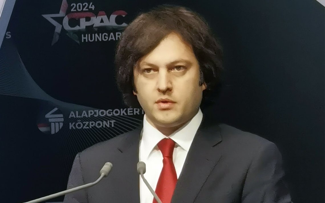 Viktor Orbáns venn, Georgias euroskeptiske statsminister Irakli Kobakhidze, her på CPAC 2024 i Ungarn. Foto: Elekes Andor CC BY 4.0 Viktor Orbáns venn, Georgias euroskeptiske statsminister Irakli Kobakhidze, her på CPAC 2024 i Ungarn. Foto: Elekes Andor CC BY 4.0