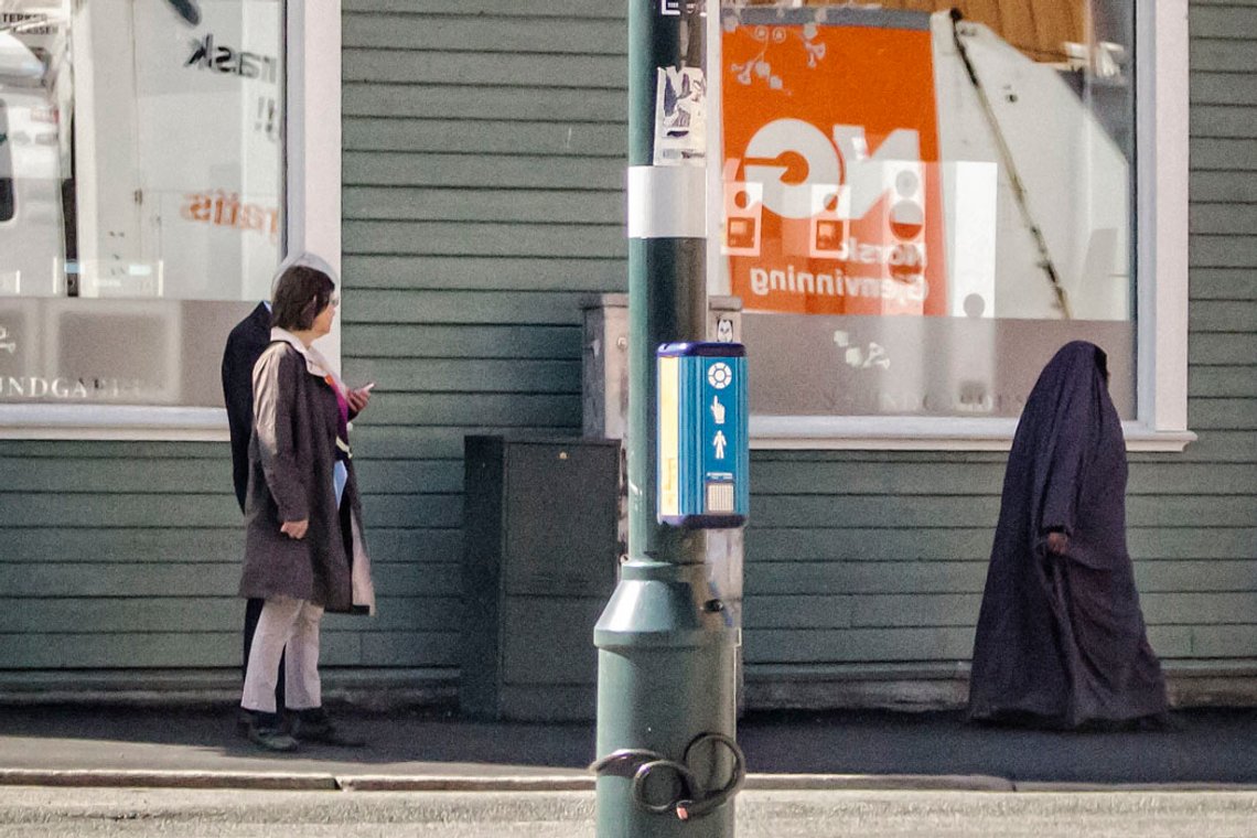Niqab er ikke helt fremmed i gatebildet i Trondheim. Illustrasjonsfoto: Bente Haarstad. Niqab er ikke helt fremmed i gatebildet i Trondheim. Illustrasjonsfoto: Bente Haarstad.
