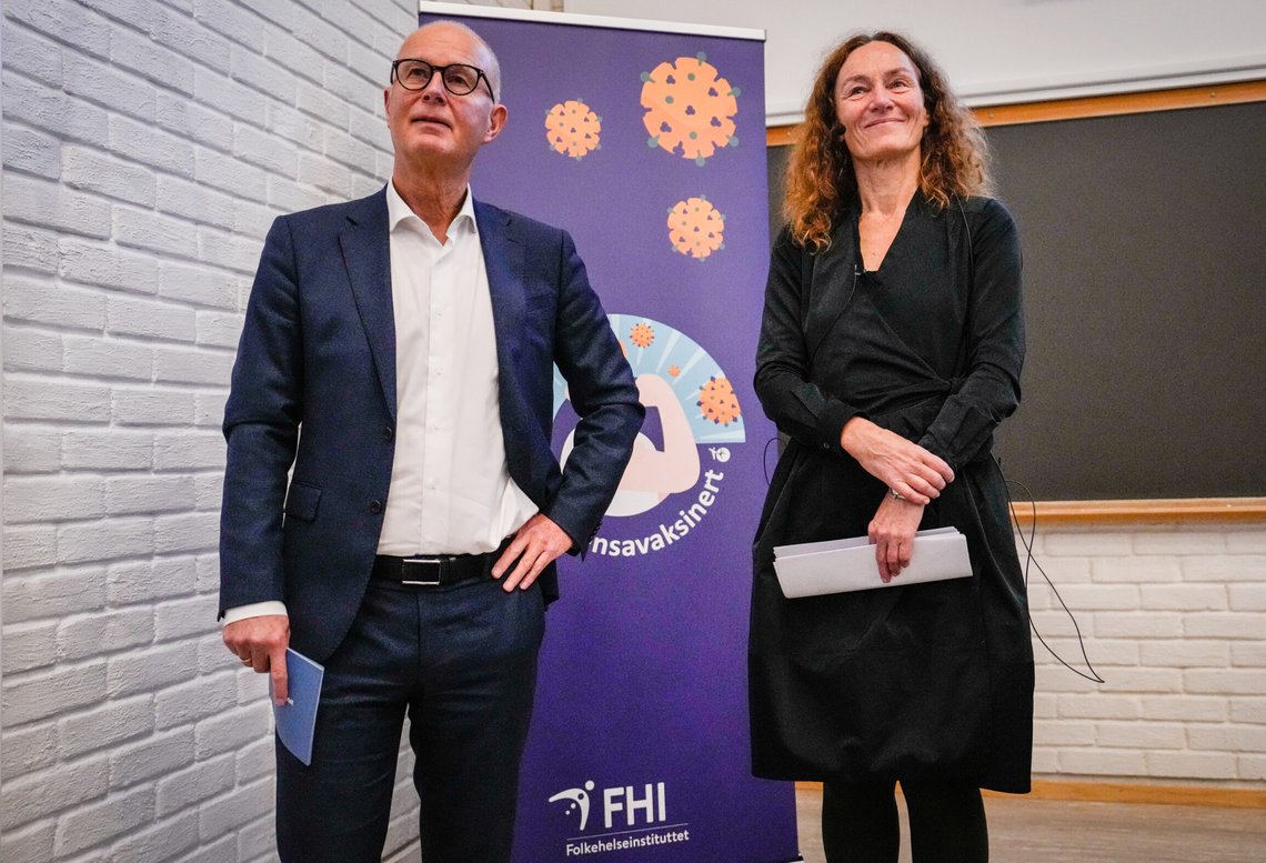 Arkivbilde fra oktober 2022. Daværende direktør i Folkehelseinstituttet Camilla Stoltenberg (til høyre) og helsedirektør i Helsedirektoratet Bjørn Guldvog. Foto: Beate Oma Dahle / NTB. Arkivbilde fra oktober 2022. Daværende direktør i Folkehelseinstituttet Camilla Stoltenberg (til høyre) og helsedirektør i Helsedirektoratet Bjørn Guldvog. Foto: Beate Oma Dahle / NTB.