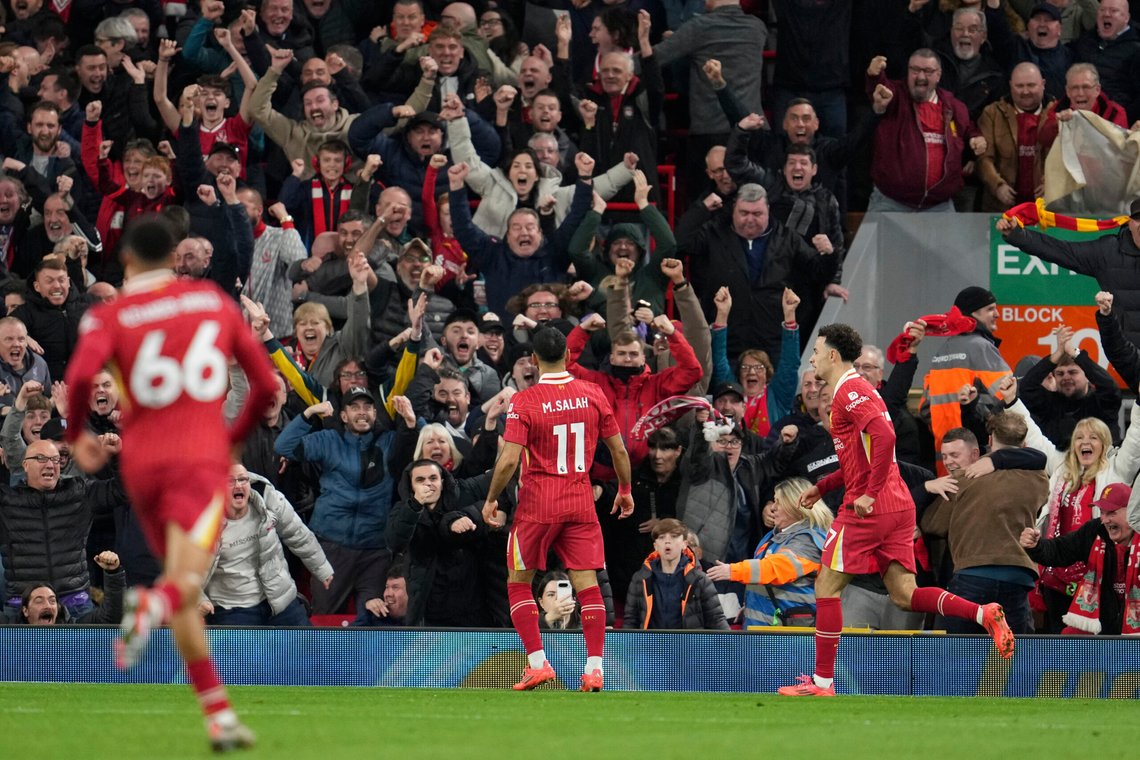 Liverpools Mohamed Salah scoret 2-1-målet mot Brighton i Premier League lørdag. Foto: Jon Super / AP Photo / NTB Liverpools Mohamed Salah scoret 2-1-målet mot Brighton i Premier League lørdag. Foto: Jon Super / AP Photo / NTB