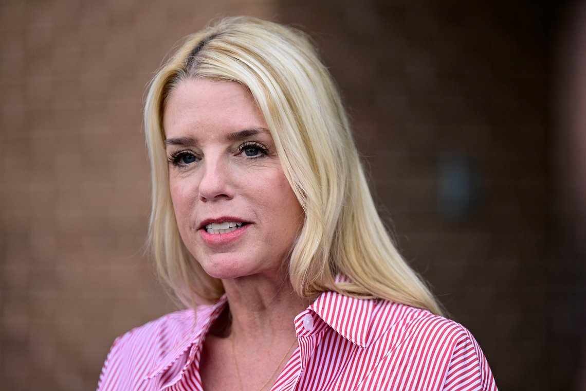 Pam Bondi, som er tidligere justisminister i Florida, er utpekt av Donald Trump til ny justisminister i Washington. Foto: Derik Hamilton / AP / NTB Pam Bondi, som er tidligere justisminister i Florida, er utpekt av Donald Trump til ny justisminister i Washington. Foto: Derik Hamilton / AP / NTB