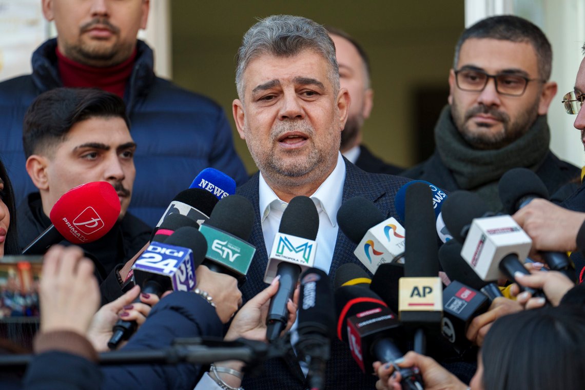 Romanias statsminister Marcel Ciolacu trekker seg som partileder for PSD etter valgnederlaget i helgen. Foto: Vadim Ghirda / AP / NTB Romanias statsminister Marcel Ciolacu trekker seg som partileder for PSD etter valgnederlaget i helgen. Foto: Vadim Ghirda / AP / NTB
