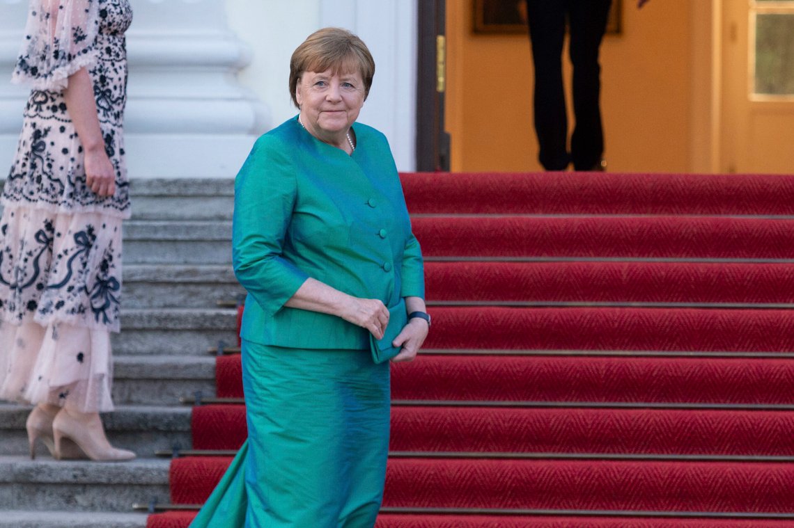 Angela Merkel er hovedårsaken til den tyske økonomiske katastrofen, som trolig er på historisk høyt nivå ut fra utgangspunktet som Europas økonomiske motor. Hun var ingen Mutti, hun var som heksa i eventyret om Hans og Greta. Foto: Christophe Gateau/ dpa/ AP/ NTB Angela Merkel er hovedårsaken til den tyske økonomiske katastrofen, som trolig er på historisk høyt nivå ut fra utgangspunktet som Europas økonomiske motor. Hun var ingen Mutti, hun var som heksa i eventyret om Hans og Greta. Foto: Christophe Gateau/ dpa/ AP/ NTB