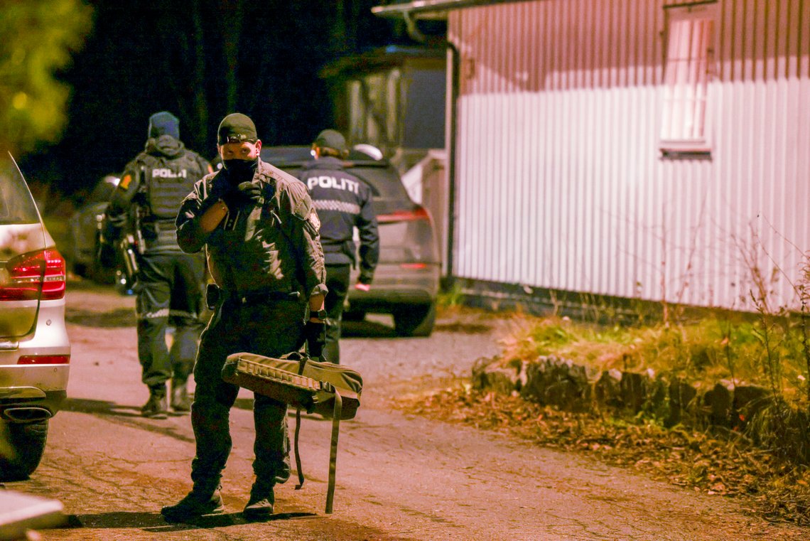 Politiet etterforsker en mulig knivstikking på Dalsroa ved Mortensrud i Oslo lørdag kveld.
Foto: Amanda Pedersen Giske / NTB Politiet etterforsker en mulig knivstikking på Dalsroa ved Mortensrud i Oslo lørdag kveld.
Foto: Amanda Pedersen Giske / NTB