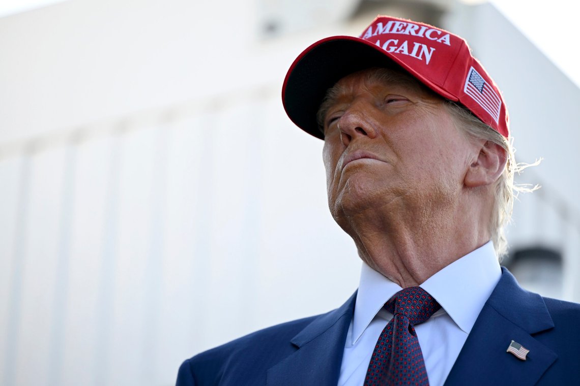 Den nyvalgte presidenten Donald Trump ankommer før oppskytingen av den sjette testflyvningen av SpaceX Starship-raketten tirsdag 19. november 2024 i Boca Chica, Texas. Foto: AP /Brandon Bell/ NTB Den nyvalgte presidenten Donald Trump ankommer før oppskytingen av den sjette testflyvningen av SpaceX Starship-raketten tirsdag 19. november 2024 i Boca Chica, Texas. Foto: AP /Brandon Bell/ NTB