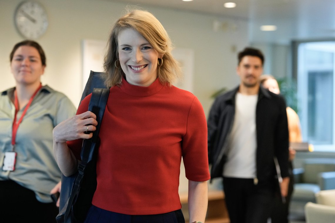 SVs finanspolitisk talsperson Kari Elisabeth Kaski er sykmeldt. Hun vil derfor ikke lede budsjettforhandlingene med regjeringspartiene som starter neste uke. Foto: Cornelius Poppe / NTB SVs finanspolitisk talsperson Kari Elisabeth Kaski er sykmeldt. Hun vil derfor ikke lede budsjettforhandlingene med regjeringspartiene som starter neste uke. Foto: Cornelius Poppe / NTB