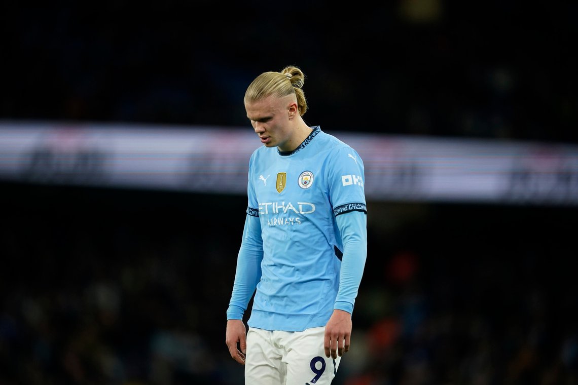 Det ble en tung kveld for Erling Braut Haaland mot Tottenham. Foto: Dave Thompson / AP / NTB Det ble en tung kveld for Erling Braut Haaland mot Tottenham. Foto: Dave Thompson / AP / NTB