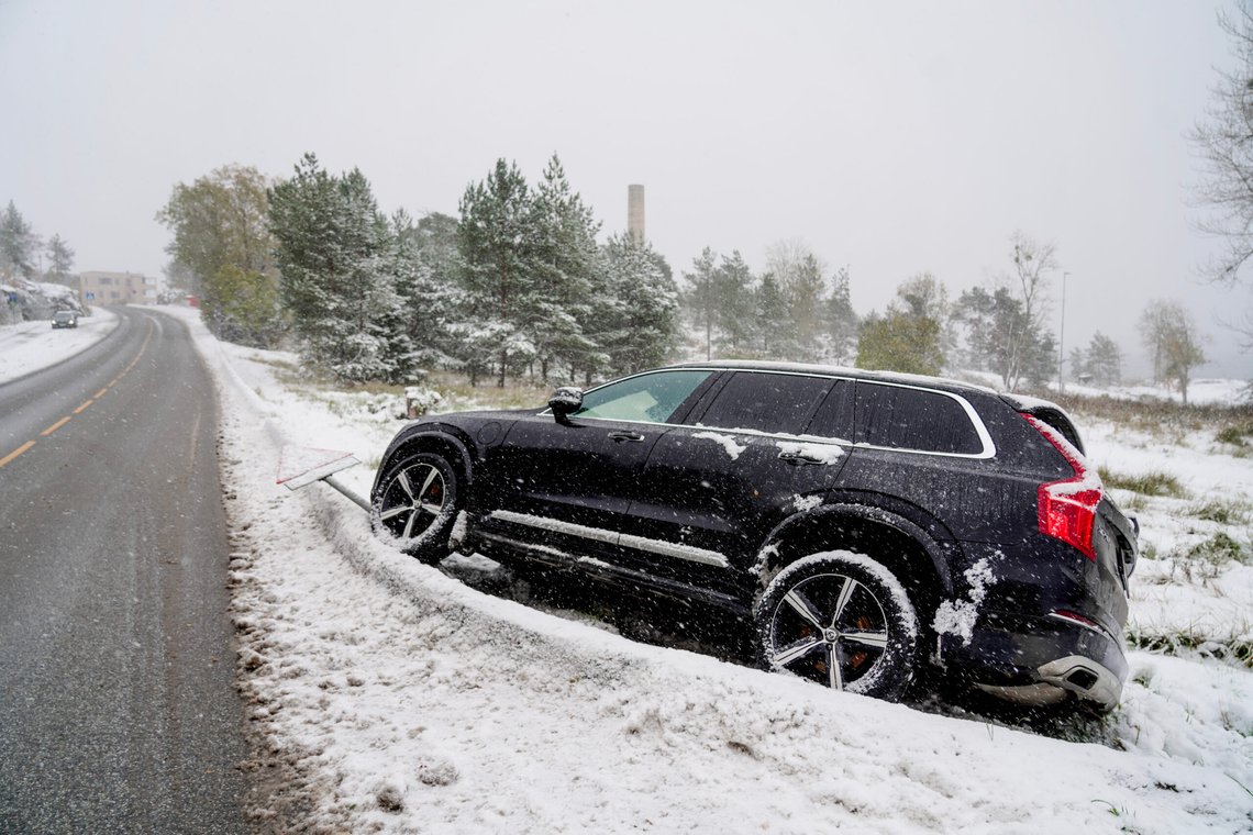 Litt snø i Akershus, og det blir kaos på veiene.
Foto: Ole Berg-Rusten / NTB Litt snø i Akershus, og det blir kaos på veiene.
Foto: Ole Berg-Rusten / NTB