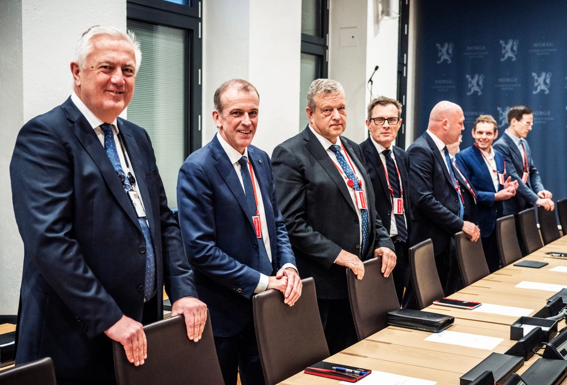 Oslo 20241113.
Rolf Kjos fra FD, Eirik Lie, administrerende direktør i Kongsberg Defence & Aerospace, og Konsernsjef i Nammo, Morten Brandtzæg,adm. Dir Tom Tuhus i Thales Norway AS, før møtet med Statsminister Jonas Gahr Støre og forsvarsminister Bjørn Arild Gram på Statsministerens kontor onsdag.
Foto: Ole Berg-Rusten / NTB Oslo 20241113.
Rolf Kjos fra FD, Eirik Lie, administrerende direktør i Kongsberg Defence & Aerospace, og Konsernsjef i Nammo, Morten Brandtzæg,adm. Dir Tom Tuhus i Thales Norway AS, før møtet med Statsminister Jonas Gahr Støre og forsvarsminister Bjørn Arild Gram på Statsministerens kontor onsdag.
Foto: Ole Berg-Rusten / NTB