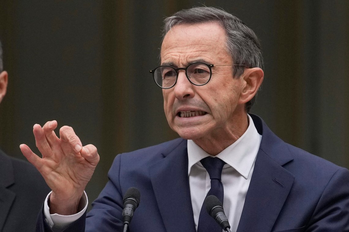 Frankrikes innenriksminister Bruno Retailleau nekter å flytte landets nasjonsligakamp mot Israel tross sammenstøtene i Amsterdam torsdag kveld. Foto: Christophe Ena / AP / NTB Frankrikes innenriksminister Bruno Retailleau nekter å flytte landets nasjonsligakamp mot Israel tross sammenstøtene i Amsterdam torsdag kveld. Foto: Christophe Ena / AP / NTB