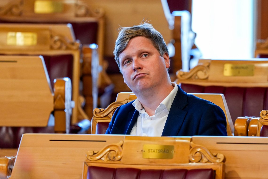 Oslo 20240613.
Åsmund Aukrust (Ap) under statsminister Jonas Gahr Støre (Ap) sin redegjørelse om den sikkerhetspolitiske situasjonen
Foto: Terje Pedersen / NTB Oslo 20240613.
Åsmund Aukrust (Ap) under statsminister Jonas Gahr Støre (Ap) sin redegjørelse om den sikkerhetspolitiske situasjonen
Foto: Terje Pedersen / NTB