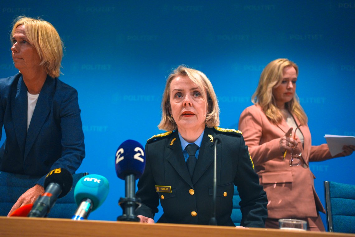 Oslo 20241008.
Politidirektør Benedicte Bjørnland, assisterende sjef i PST Inga Bejer Engh og Siv Sørensen på pressetreff i forbindelse med at PST hever terrortrusselnivået i Norge fra Moderat til høy.
Foto: Terje Pedersen / NTB Oslo 20241008.
Politidirektør Benedicte Bjørnland, assisterende sjef i PST Inga Bejer Engh og Siv Sørensen på pressetreff i forbindelse med at PST hever terrortrusselnivået i Norge fra Moderat til høy.
Foto: Terje Pedersen / NTB