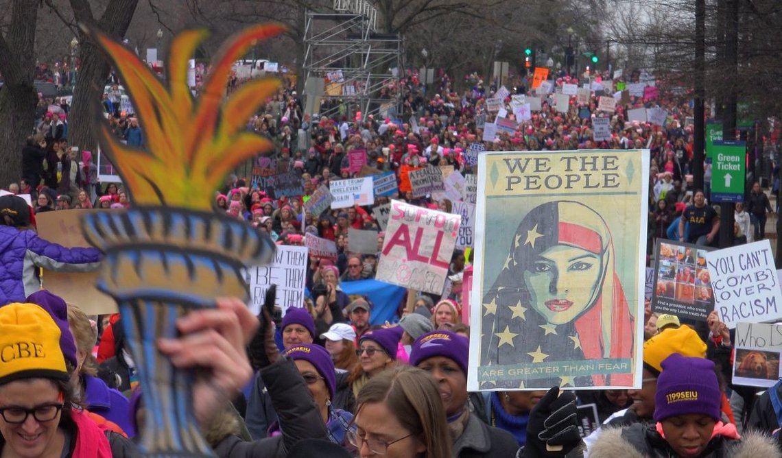 Washington,DC - 21. januar 2017: Women's March i Washington, protest mot Donald Trumps innsettelse, innvandringspolitikk og «muslimforbud». Foto: Shutterstock av Bob Korn. Washington,DC - 21. januar 2017: Women's March i Washington, protest mot Donald Trumps innsettelse, innvandringspolitikk og «muslimforbud». Foto: Shutterstock av Bob Korn.