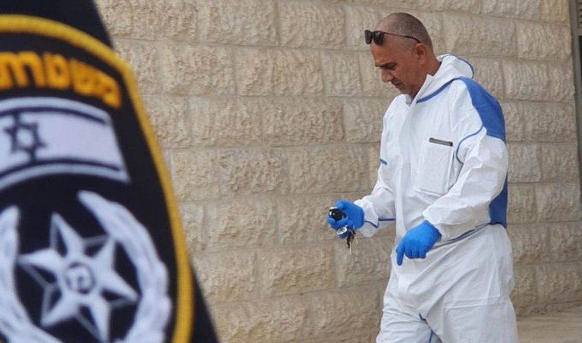 Politiets etterforskere på åstedet i Jerusalem, hvor en politikvinne ble skutt og hardt skadet. Foto: X/ Jerusalem Post Politiets etterforskere på åstedet i Jerusalem, hvor en politikvinne ble skutt og hardt skadet. Foto: X/ Jerusalem Post