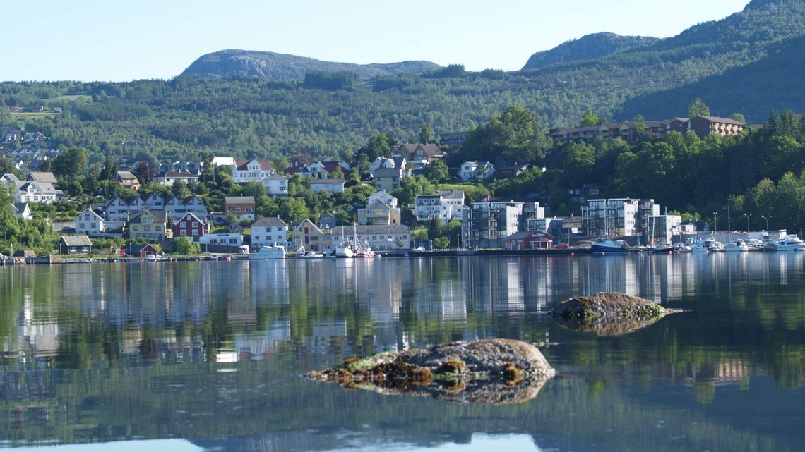 Jørpeland i Strand kommune ligger idyllisk til ved Lysefjorden i Rogaland, ikke så langt unna Prekestolen. Her har Green Mountain kjøpt en tomt for å bygge et datasenteranlegg. Foto: VisitNorway Jørpeland i Strand kommune ligger idyllisk til ved Lysefjorden i Rogaland, ikke så langt unna Prekestolen. Her har Green Mountain kjøpt en tomt for å bygge et datasenteranlegg. Foto: VisitNorway
