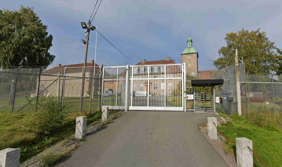 Den tiltalte kvinnen risikerer å måtte sone fengselsstraff i Bredtveit kvinnefengsel i Oslo for sitt eventyr med en mindreårig gutt. (Foto: Google) Den tiltalte kvinnen risikerer å måtte sone fengselsstraff i Bredtveit kvinnefengsel i Oslo for sitt eventyr med en mindreårig gutt. (Foto: Google)
